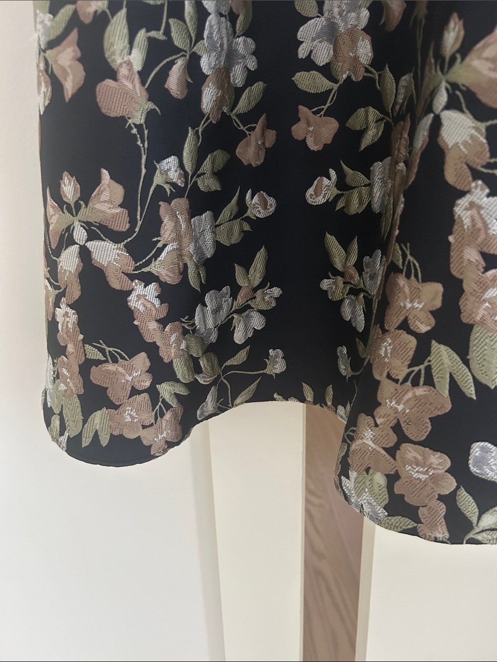 ML Monique Lhuillier Garden Jacquard Gown - Picture 9 of 14